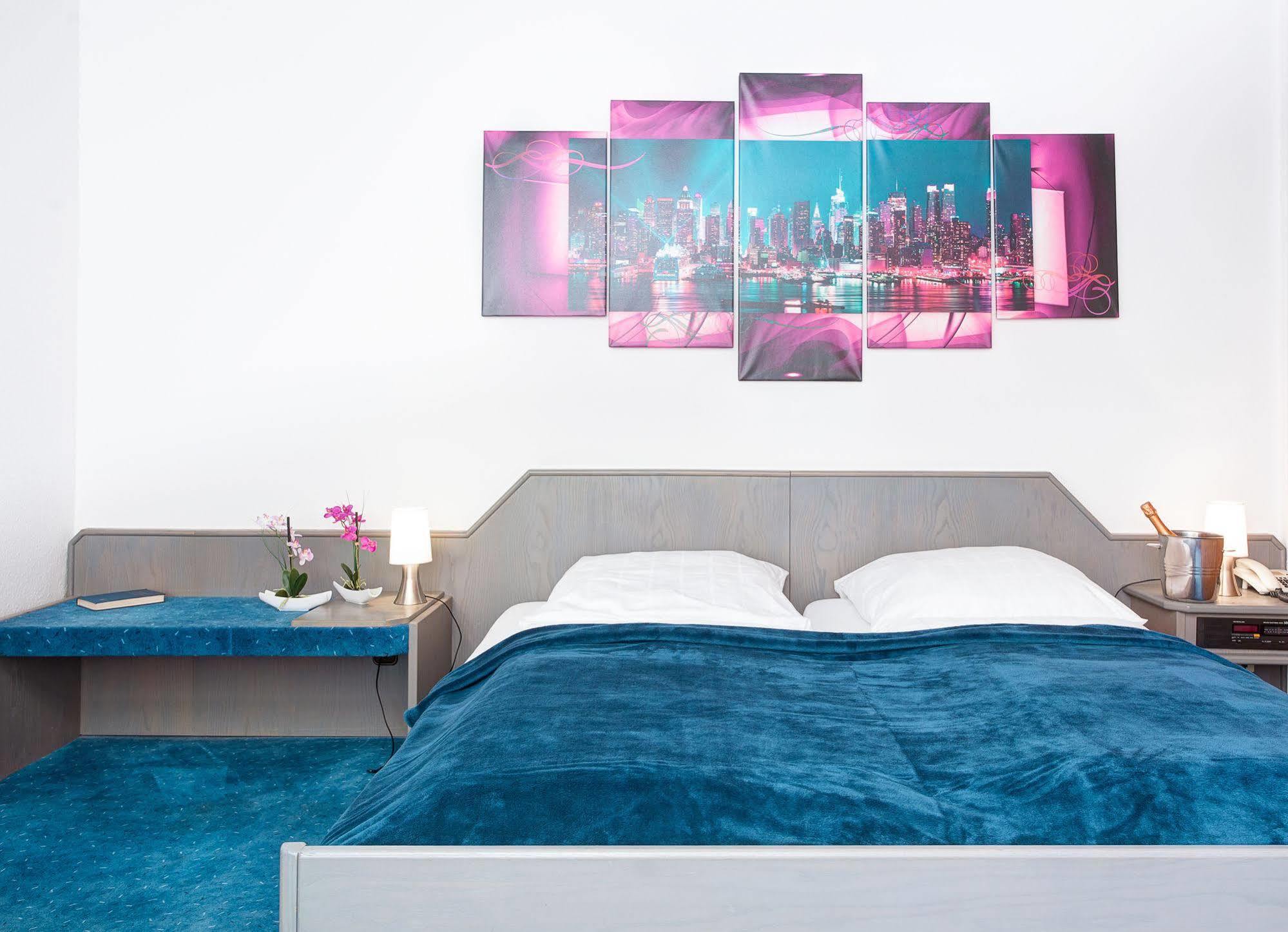 Hotel Luisenhof เมทท์มานน์ ภายนอก รูปภาพ