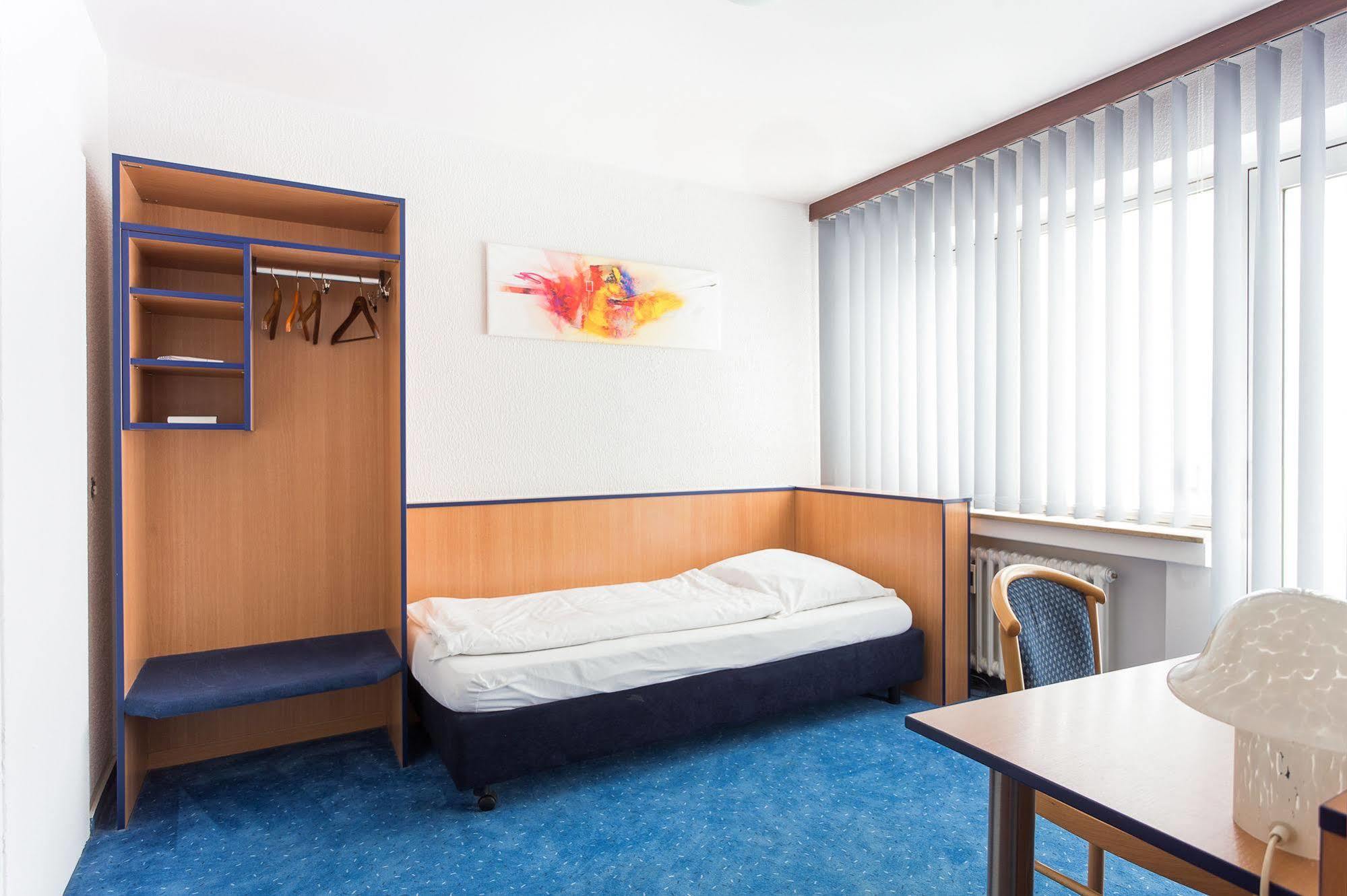Hotel Luisenhof เมทท์มานน์ ภายนอก รูปภาพ