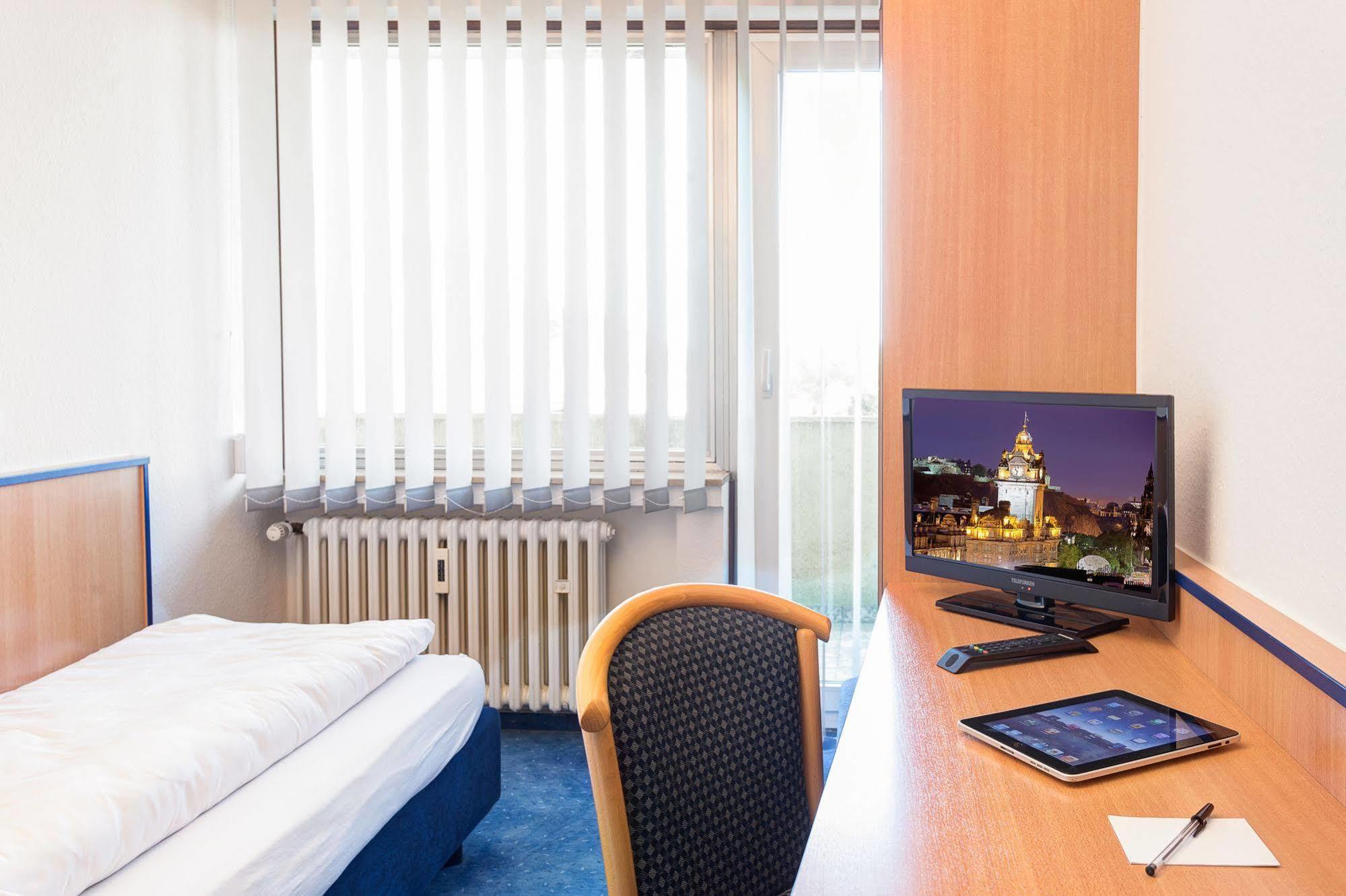 Hotel Luisenhof เมทท์มานน์ ภายนอก รูปภาพ