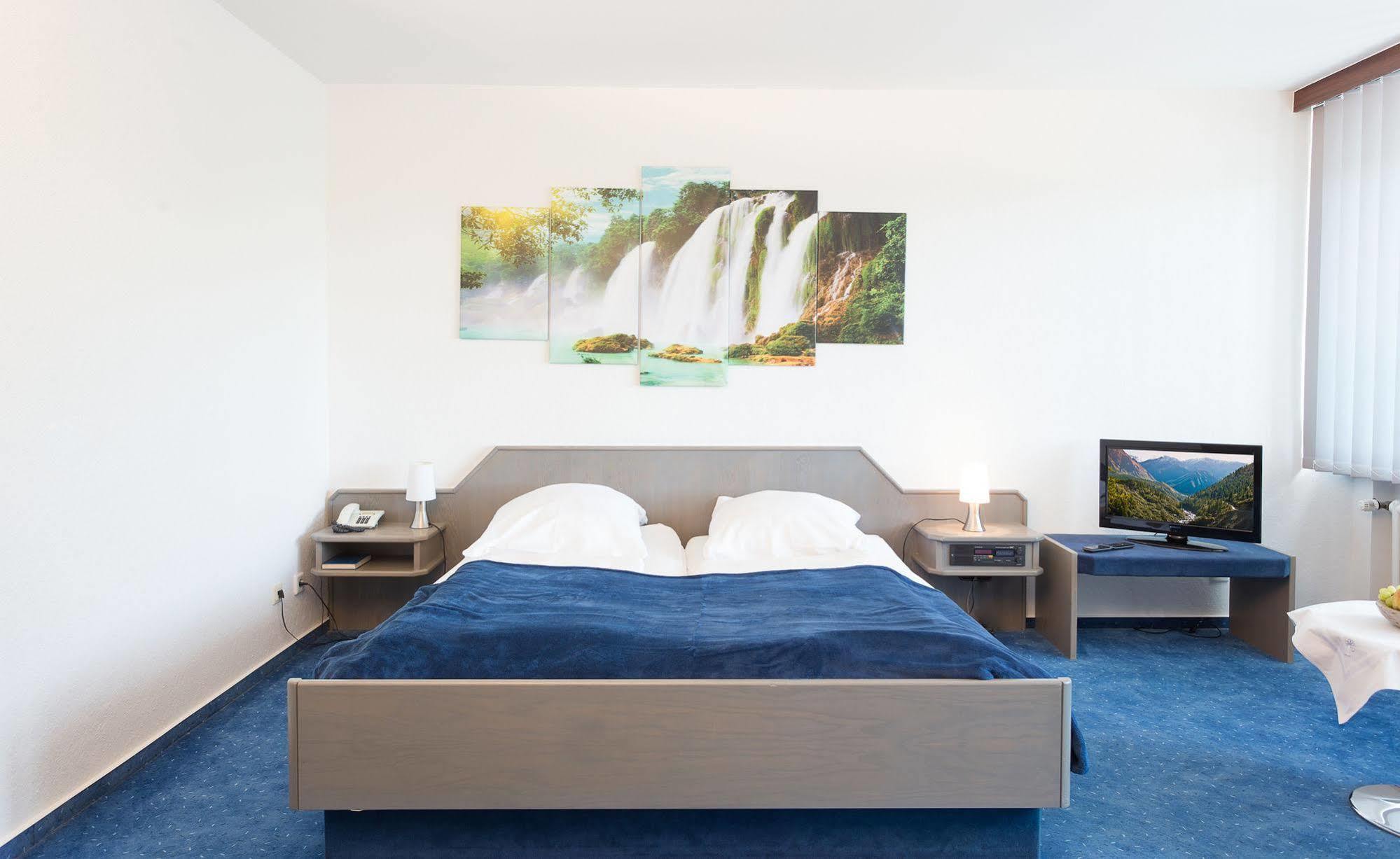 Hotel Luisenhof เมทท์มานน์ ภายนอก รูปภาพ
